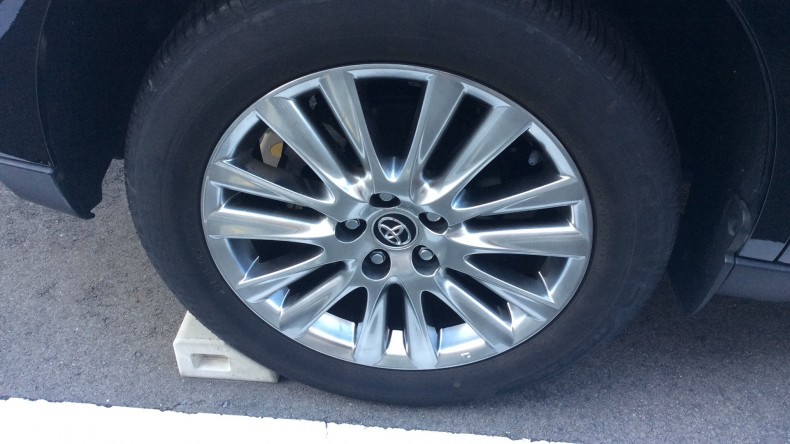 タイヤホイール前