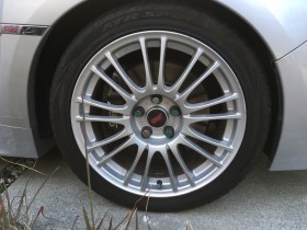 タイヤホイール前