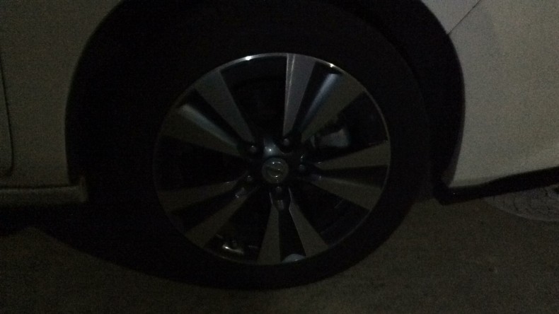 タイヤホイール前