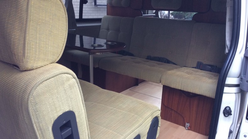 内装後方シート