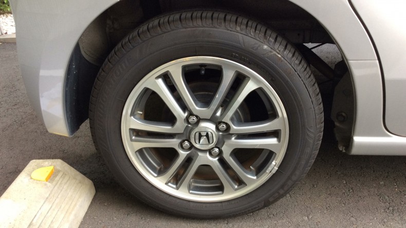 タイヤホイール前