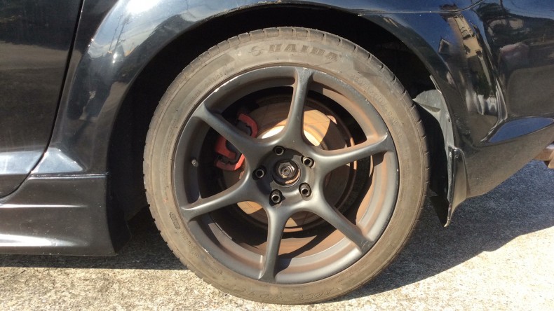 タイヤホイール前