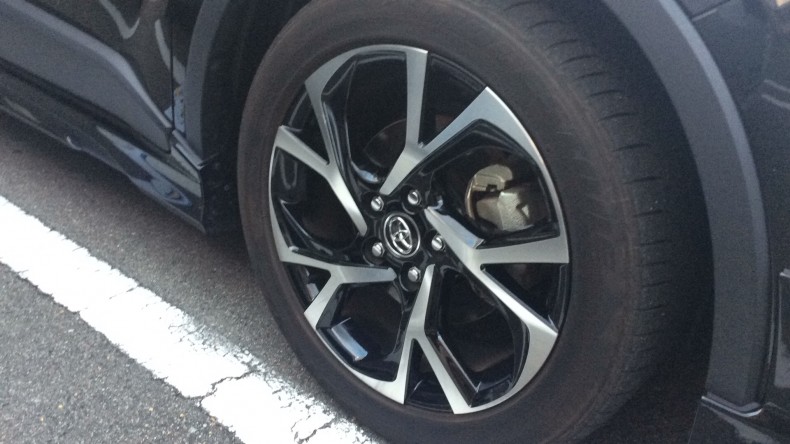 タイヤホイール前