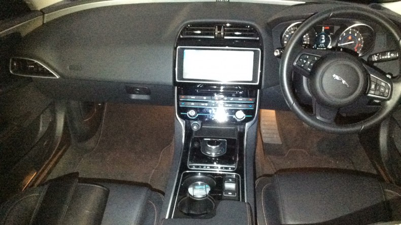 内装インパネ全体