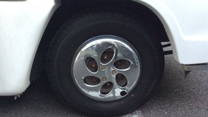 タイヤホイール前