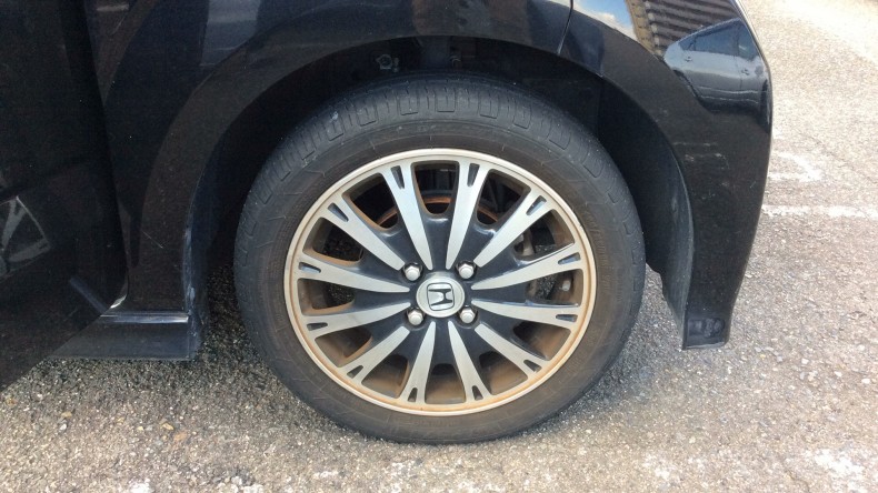 タイヤホイール前