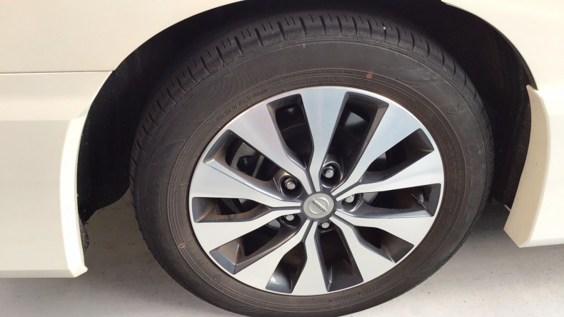 タイヤホイール前