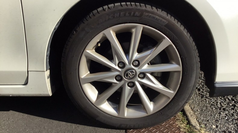 タイヤホイール前