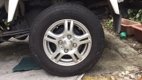 タイヤホイール前