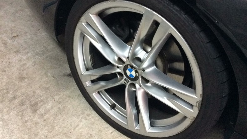 タイヤホイール前