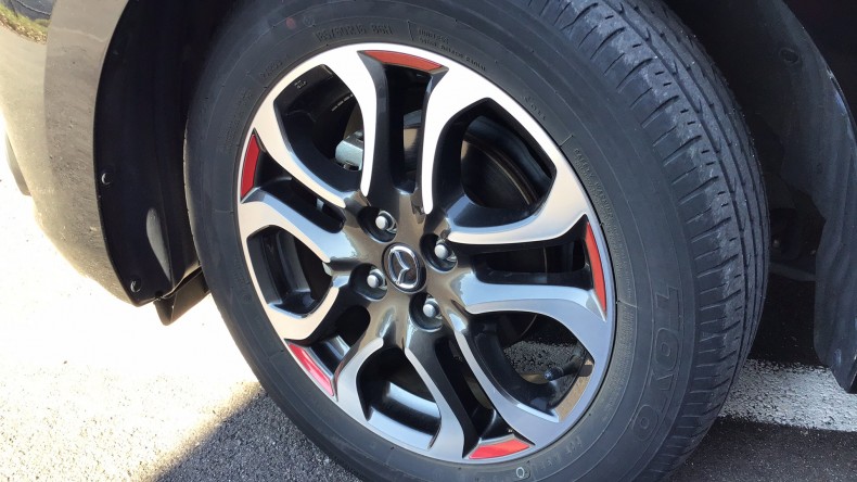 タイヤホイール前