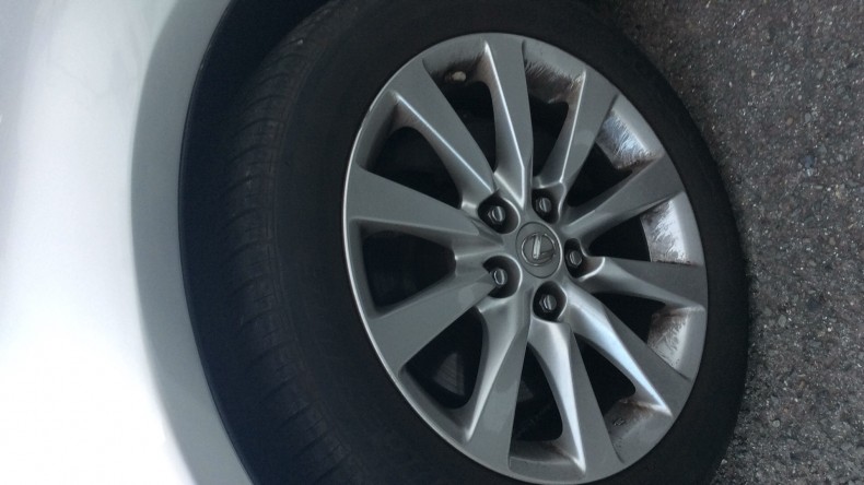 タイヤホイール前