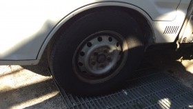 タイヤホイール前