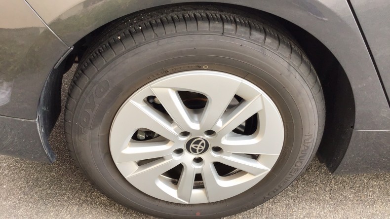 タイヤホイール前