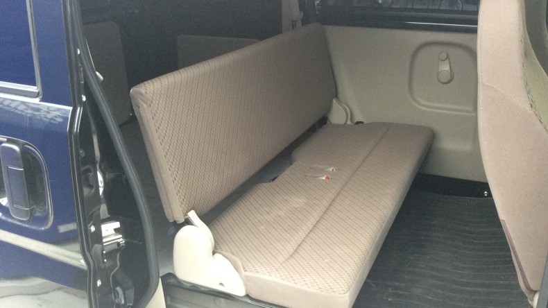 内装後方シート