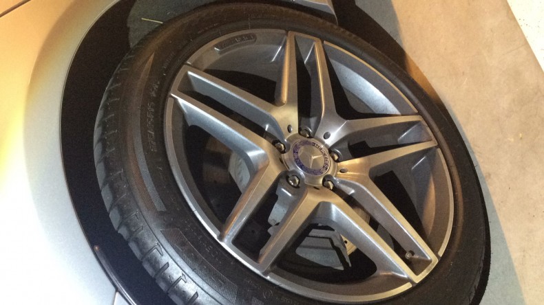 タイヤホイール前