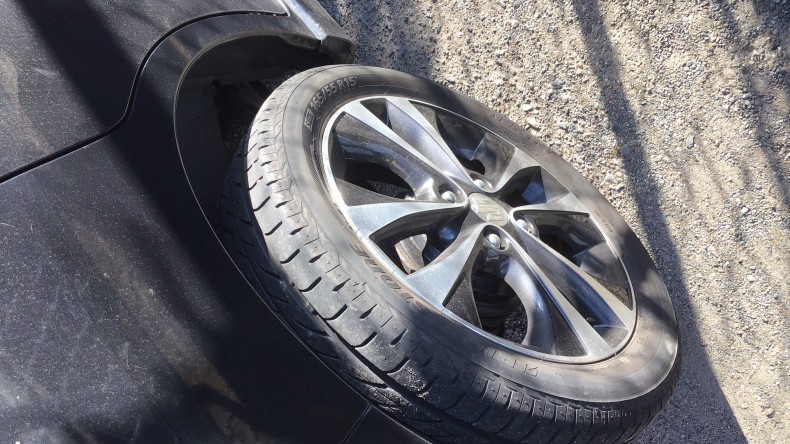 タイヤホイール前