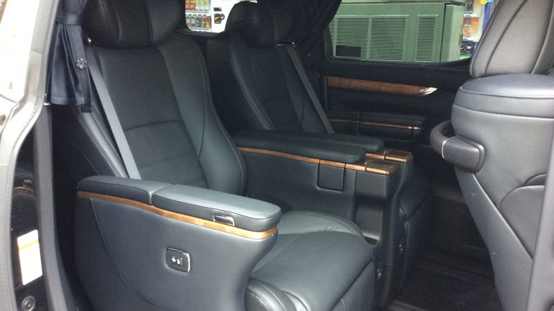 内装後方シート