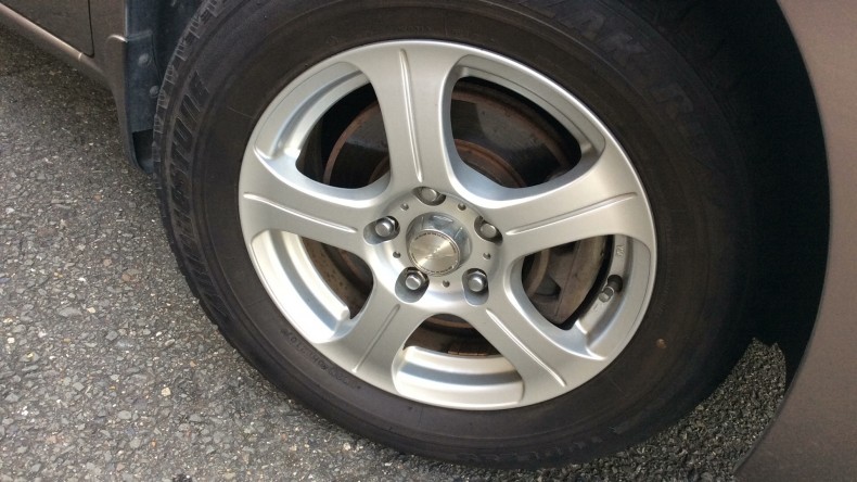 タイヤホイール前