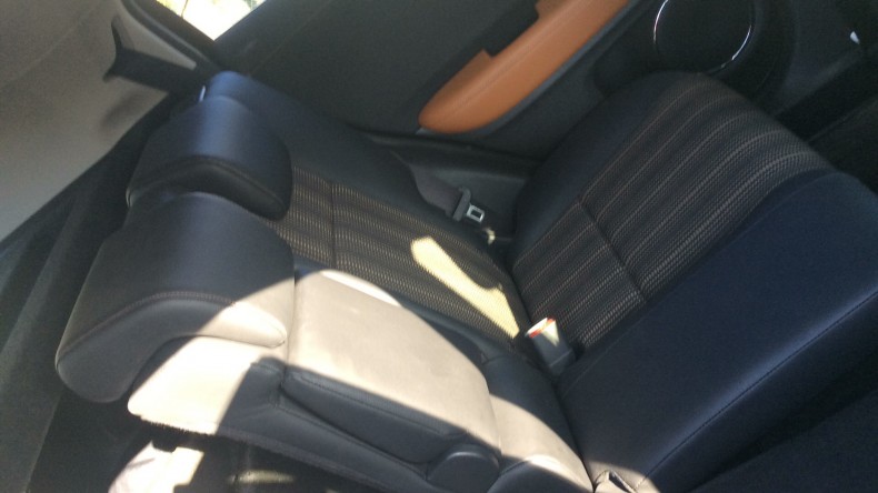 内装後方シート