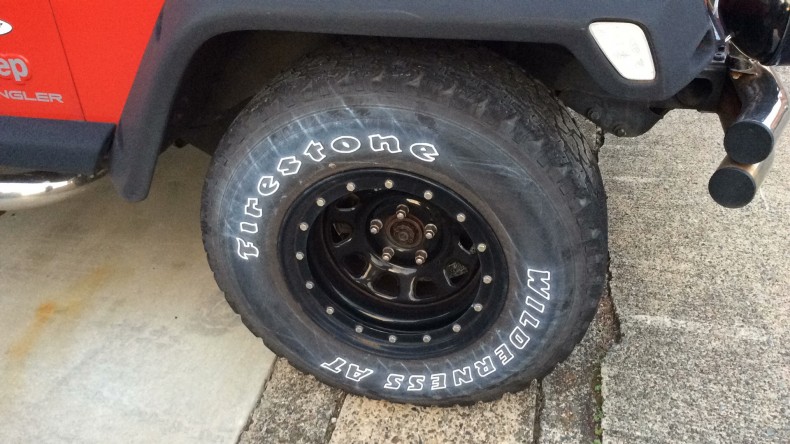 タイヤホイール前