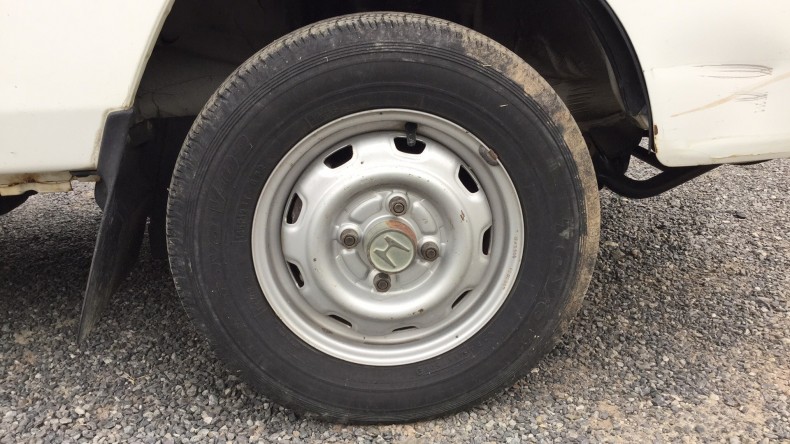 タイヤホイール前