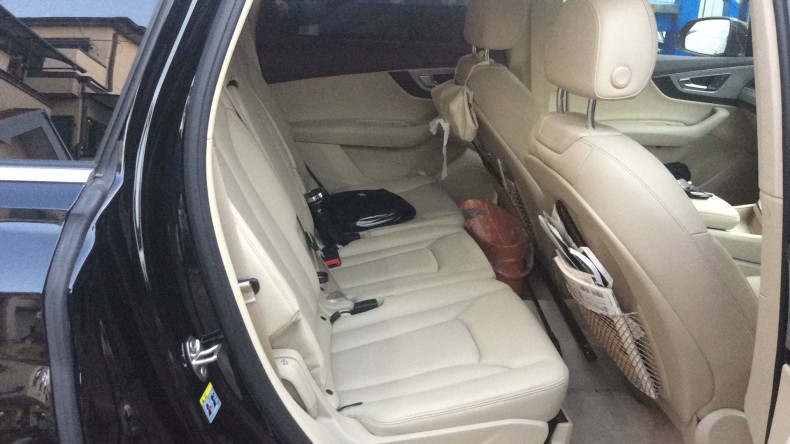 内装後方シート