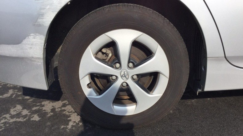 タイヤホイール前