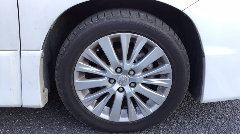 タイヤホイール前