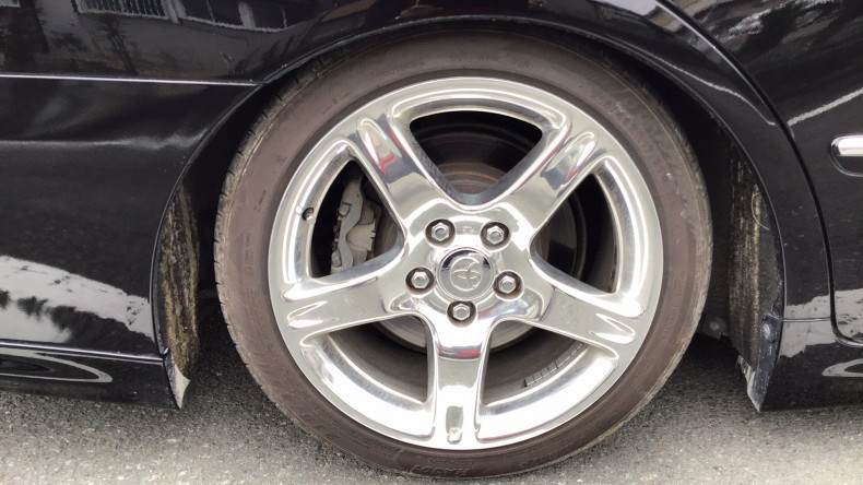 タイヤホイール前