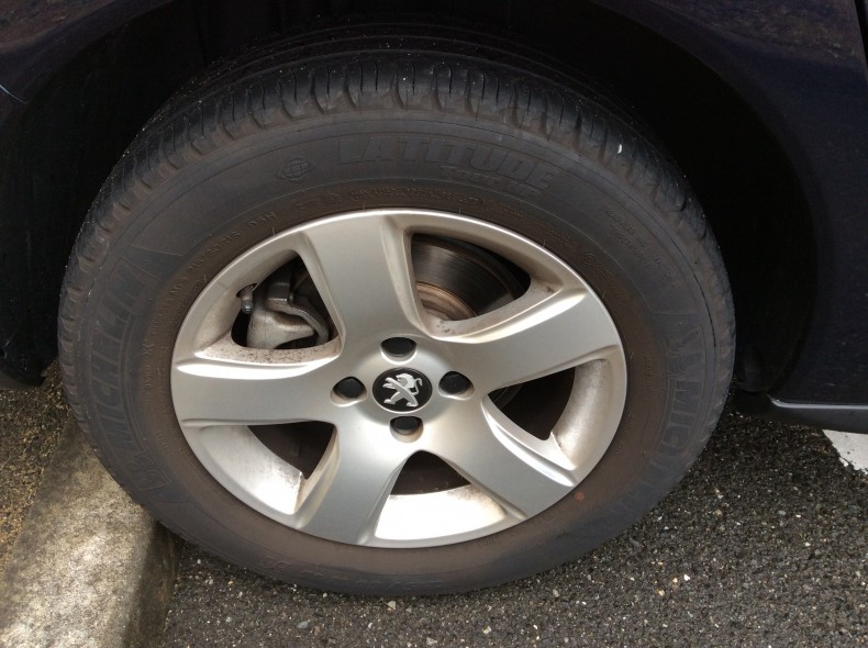 タイヤホイール前