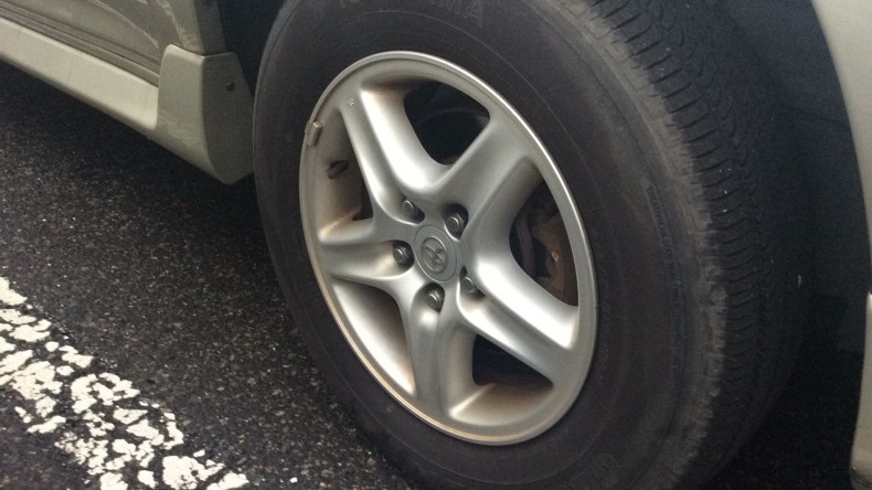 タイヤホイール前