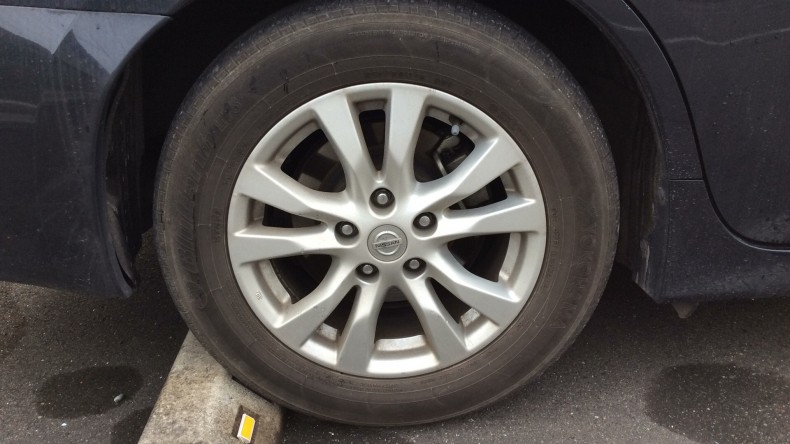 タイヤホイール前