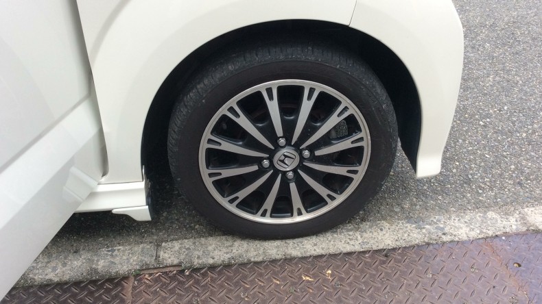 タイヤホイール前