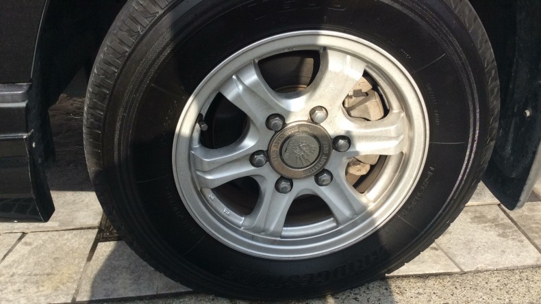 タイヤホイール前