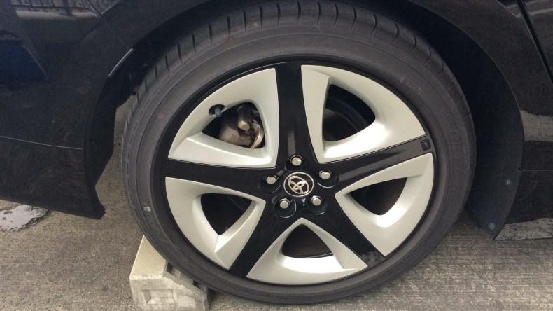 タイヤホイール前