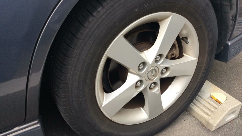 タイヤホイール前