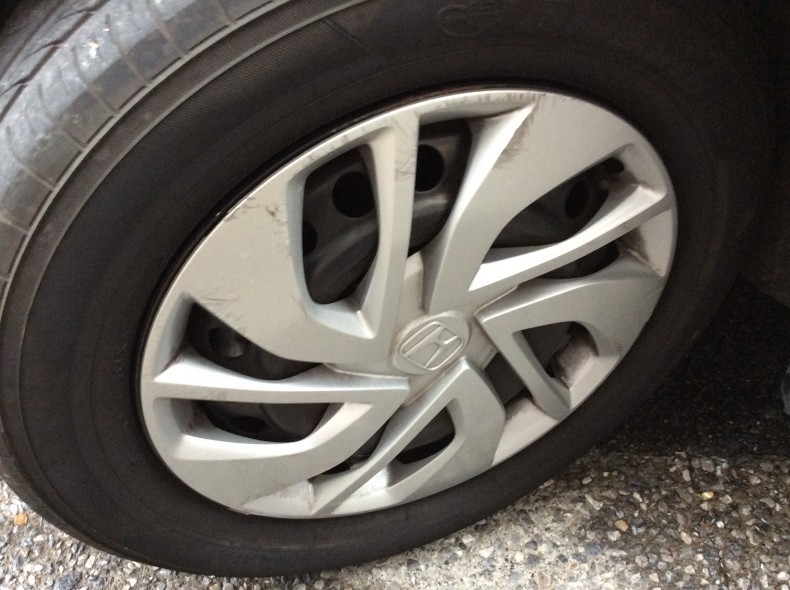 タイヤホイール前