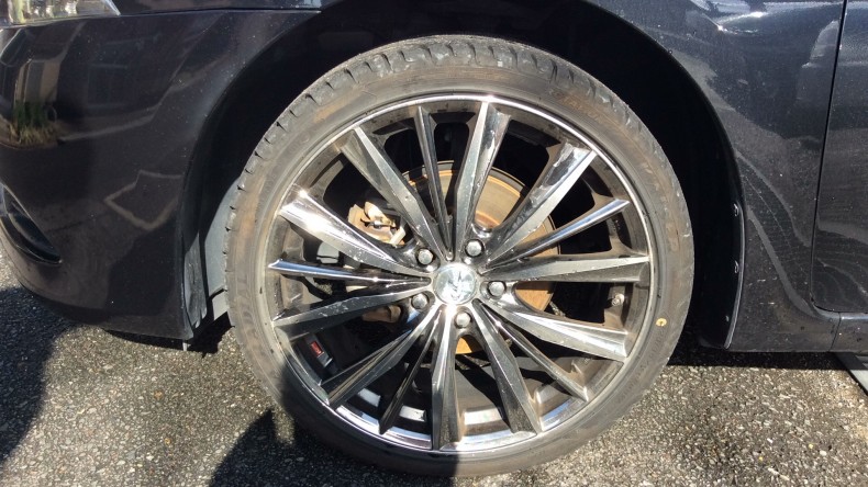 タイヤホイール前