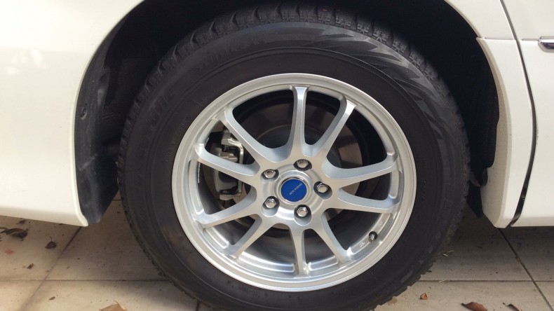 タイヤホイール前