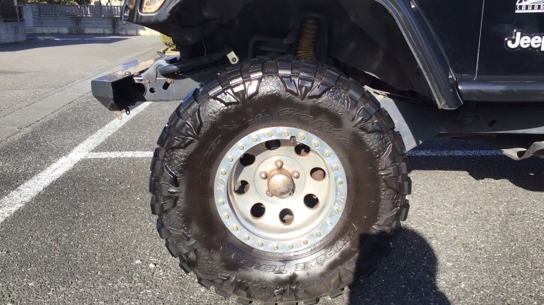 タイヤホイール前