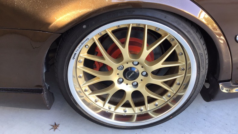 タイヤホイール前