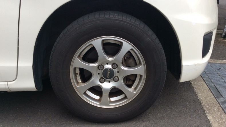 タイヤホイール前