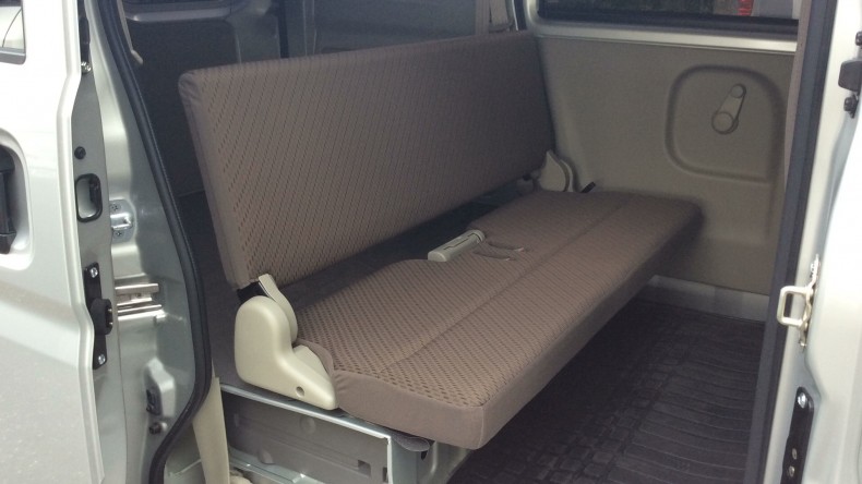 内装後方シート