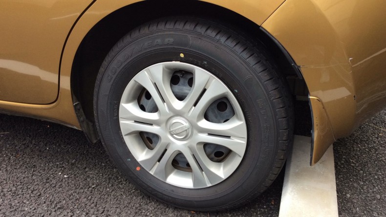 タイヤホイール前