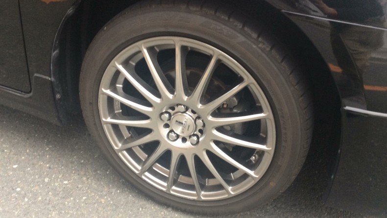 タイヤホイール前