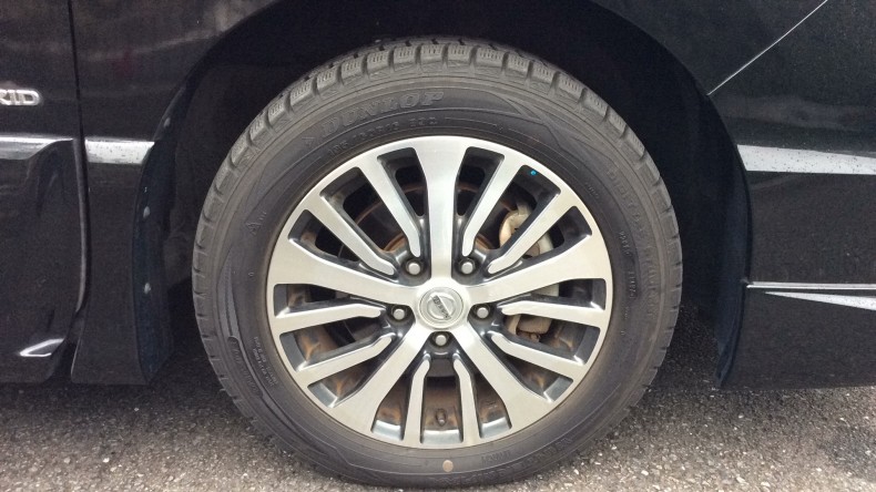 タイヤホイール前