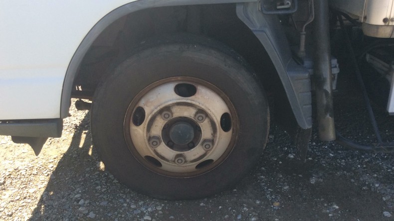 タイヤホイール前