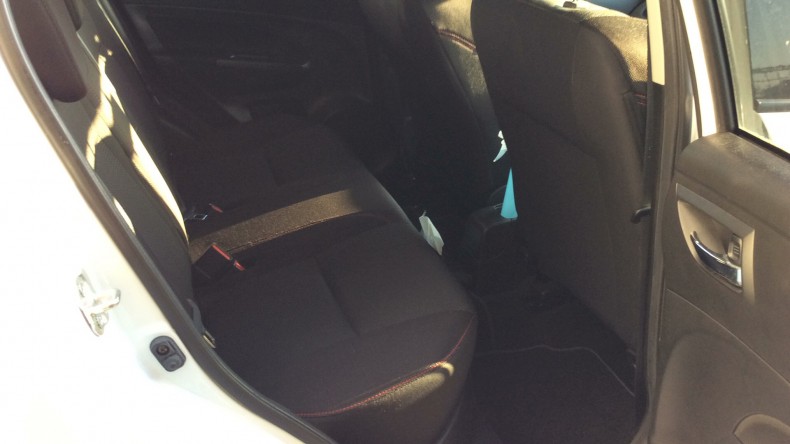 内装後方シート