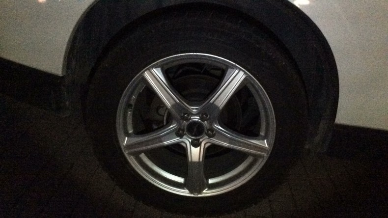 タイヤホイール前